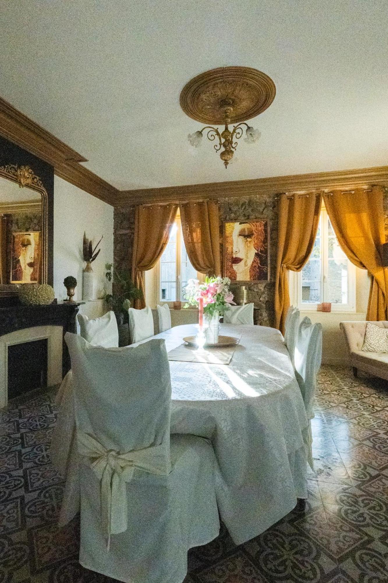 Maison D'Hotes De Charme "La Belle Dame Sans Regrets" Talairan Exteriér fotografie
